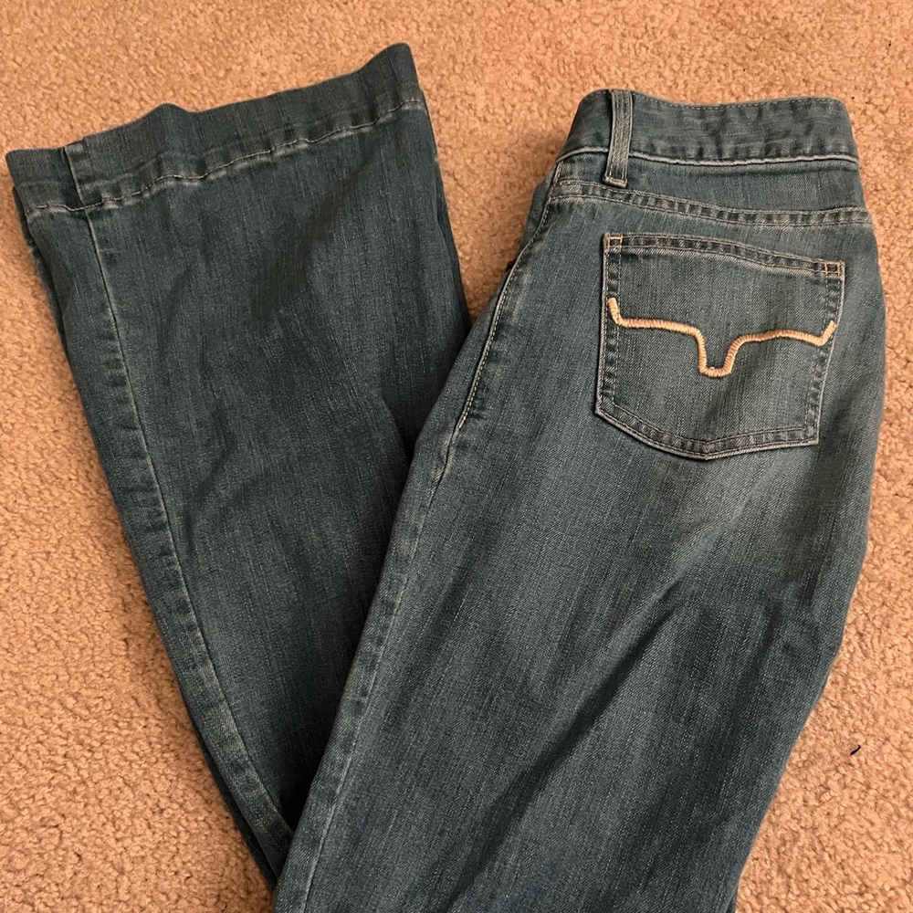 Lola kimes jeans